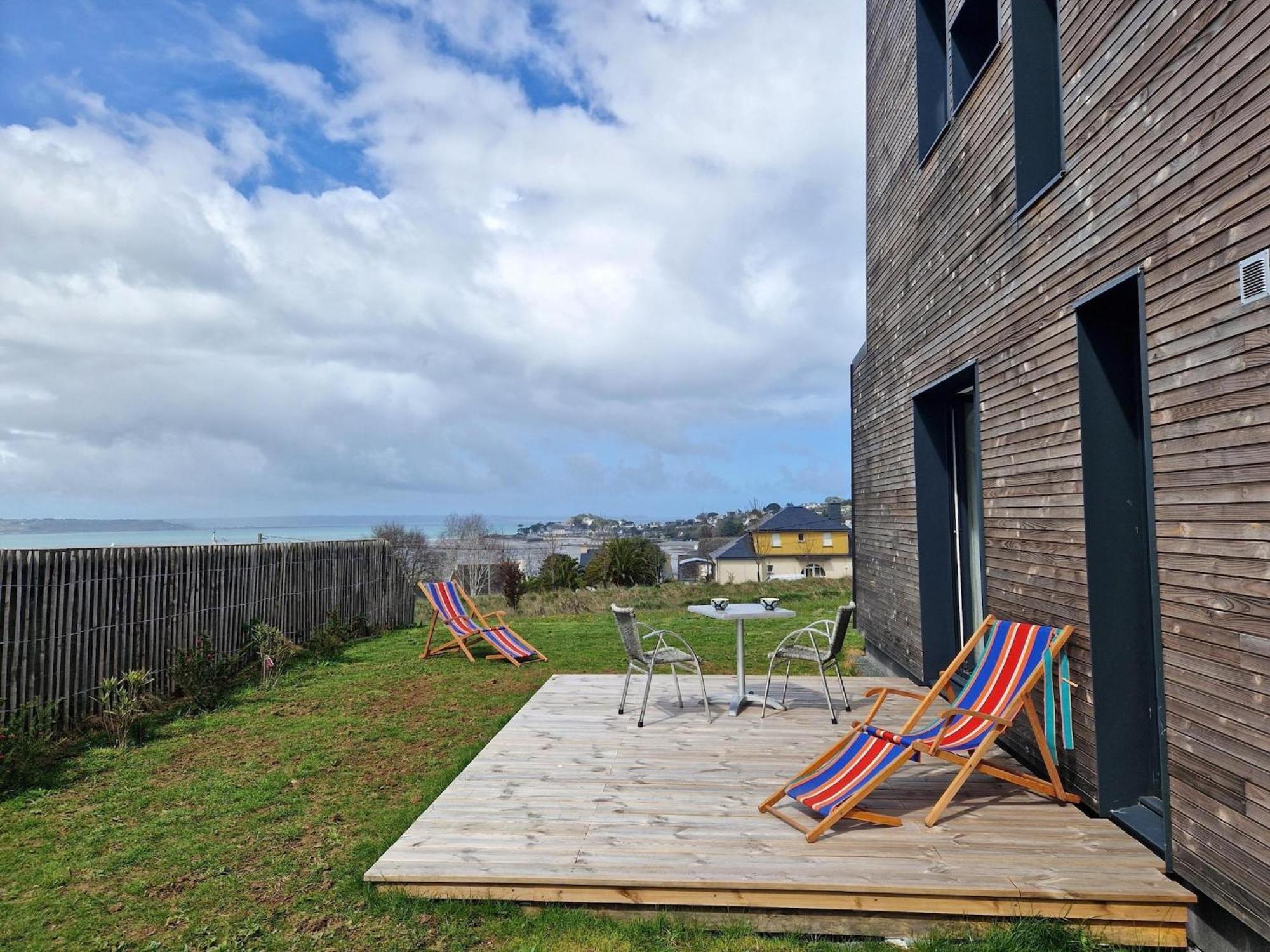 Villa With Superb Sea View, Beach Access 400 M Locquirec Exteriör bild